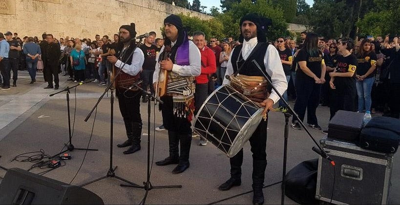 Σείστηκε το Σύνταγμα από τους πυρριχιστές χορευτές (βίντεο)